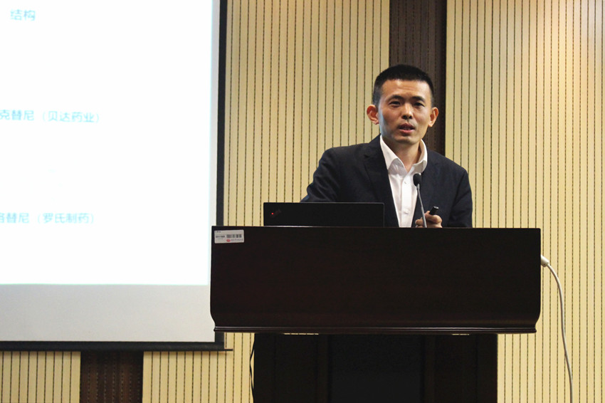 王奎锋博士做主题讲座_副本.jpg 王奎锋博士做主题讲座_副本.jpg