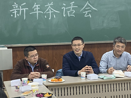 2、乔董事长深情寄语同学们_副本.jpg 2、乔董事长深情寄语同学们_副本.jpg